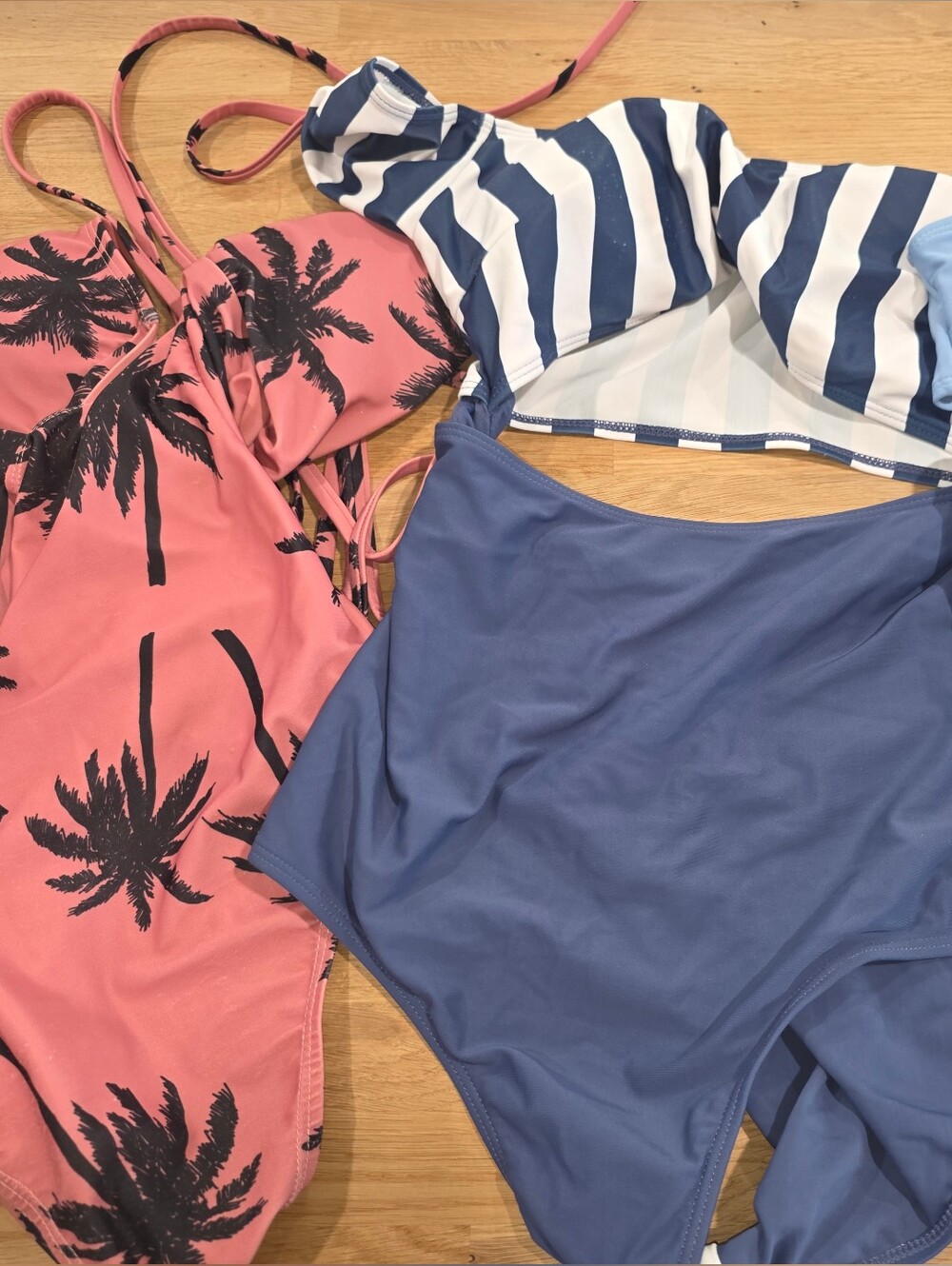 PatPat Family Matching Women's Swimsuits Small Set of 12 - GUC